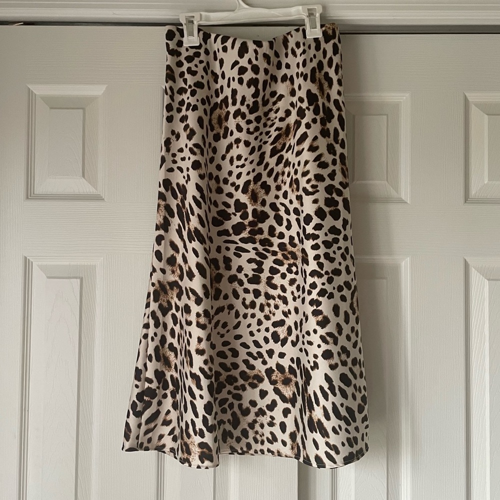 Leopard Print Midi Skirt - Picture 3 of 3